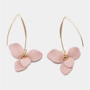 Francesca’s Carly Matte Flower Dangle Earrings